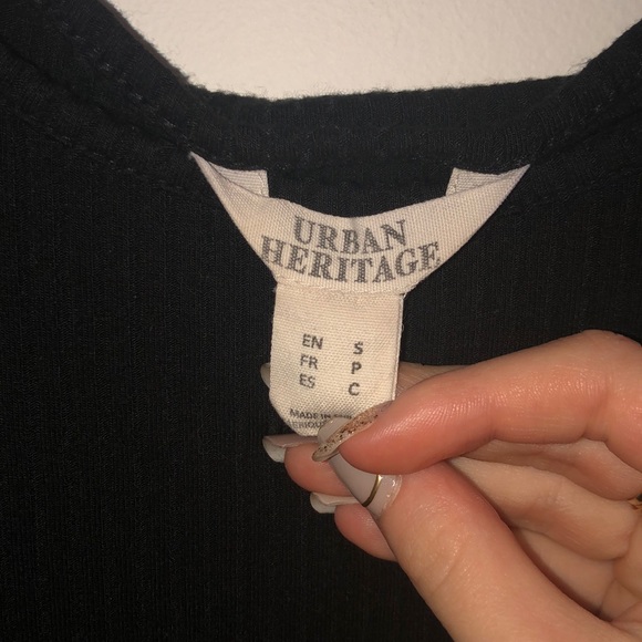 Black long sleeve with shoulder cutouts - Picture 4 of 4